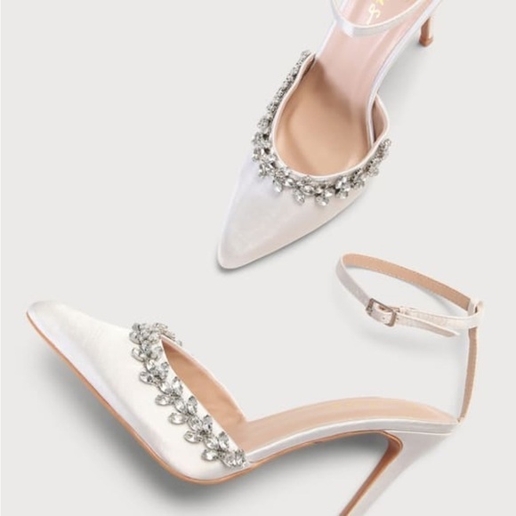 Lulu’s White Satin Rhinestone Pointed-Toe Pumps Size 8.5 New In Box - Picture 3 of 4